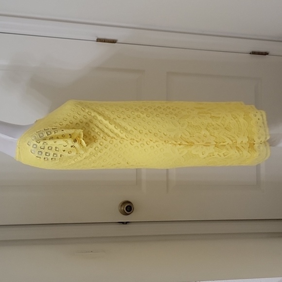 Isaac Mizrahi Size XXS Yellow Lace Overaly Knee Length Shift Dress, EUC - Picture 5 of 13